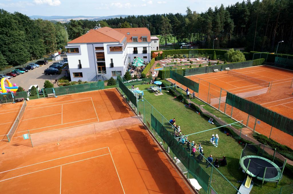 Hotel Sport Zruč Exterior foto