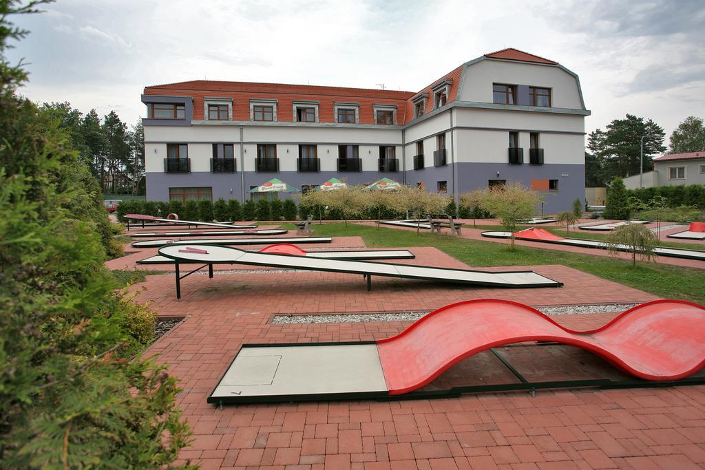 Hotel Sport Zruč Exterior foto